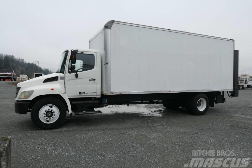 Hino 338 Camiones con caja de remolque