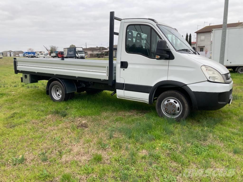 Iveco 35C 13 Vehículos de caha cerrada