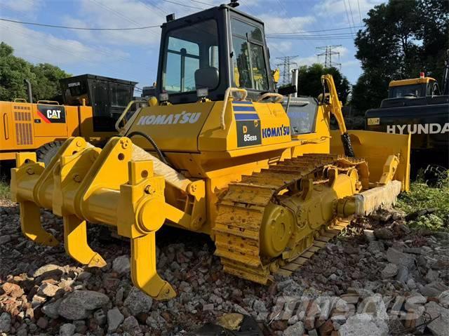 Komatsu D 85 Buldozer sobre oruga