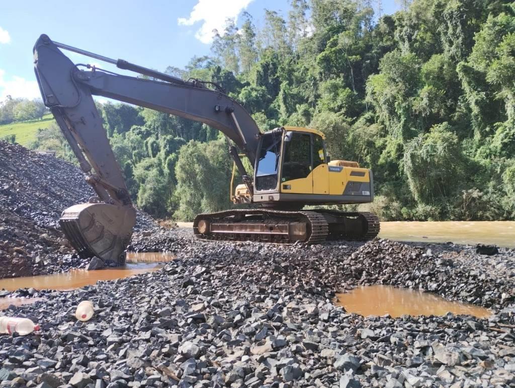 Volvo EC220DL Excavadoras sobre orugas