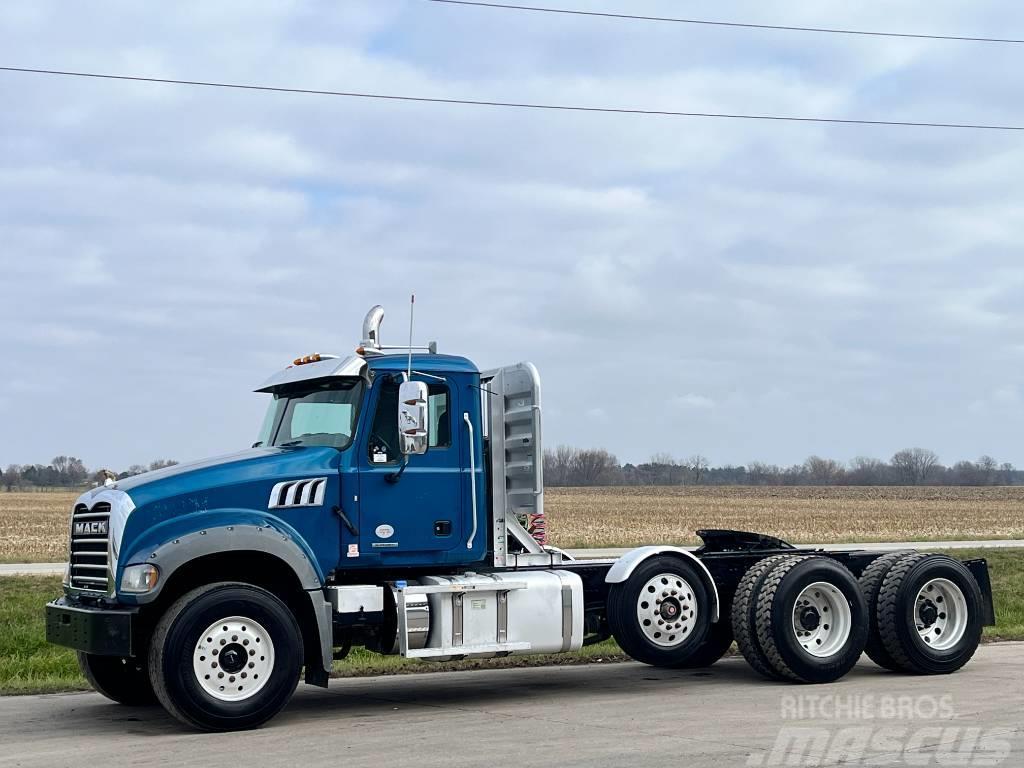 Mack Granite Bañeras basculantes usadas