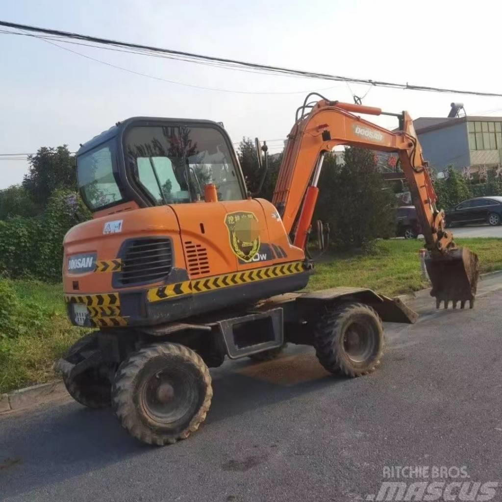 Doosan DX60W Excavadoras de ruedas