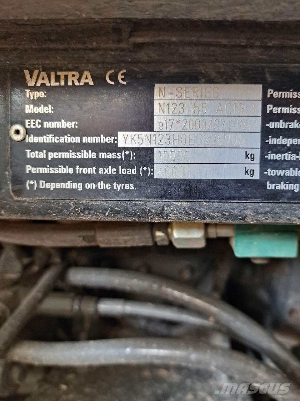 Valtra N123 Tractores