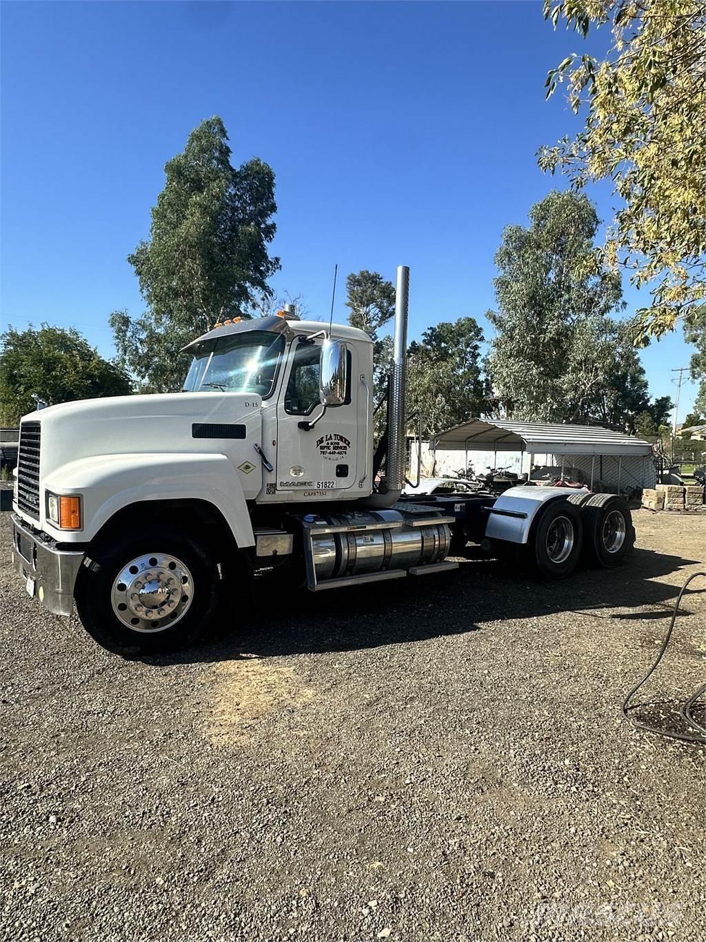 Mack CHU 613 Camiones tractor