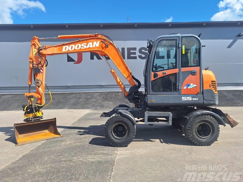 Doosan S55W PYÖRITTÄJÄLLÄ Excavadoras de ruedas