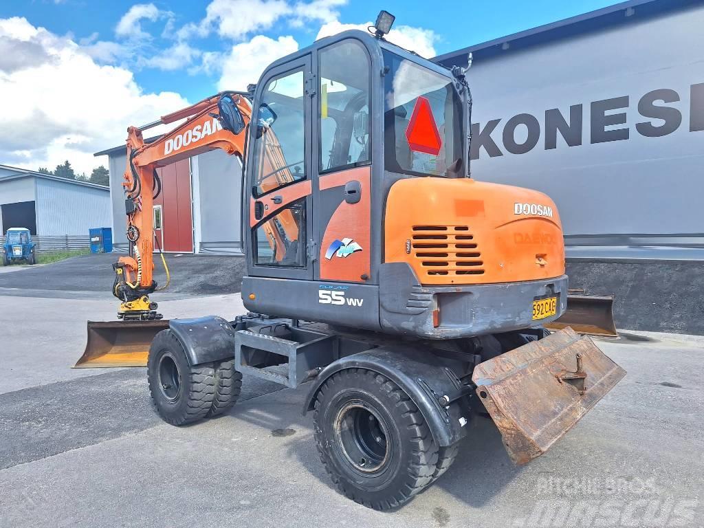 Doosan S55W PYÖRITTÄJÄLLÄ Excavadoras de ruedas