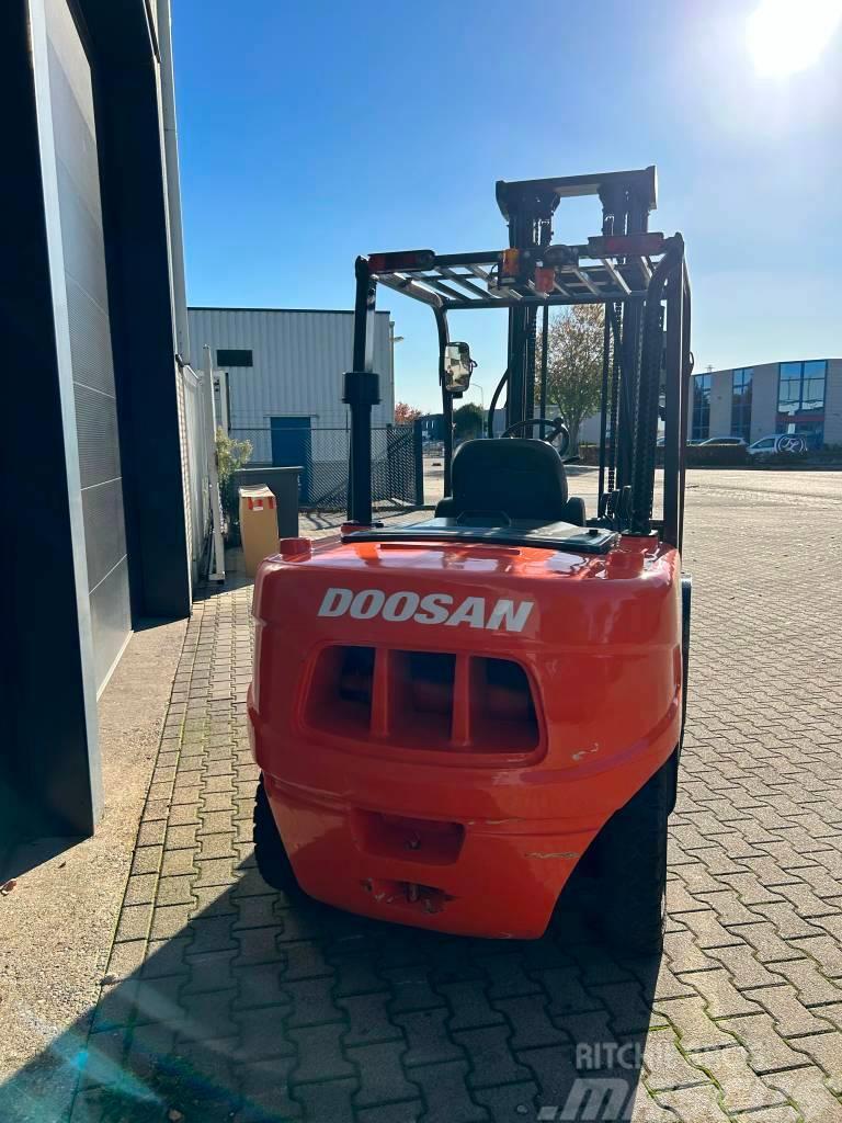 Doosan D50C-5 Camiones diesel