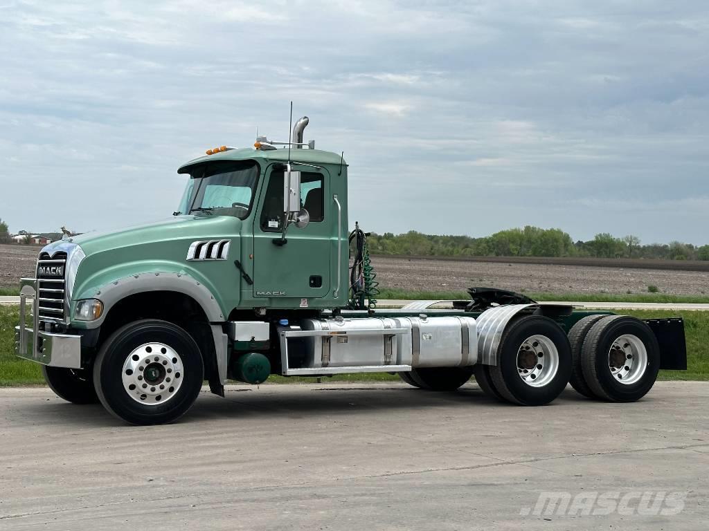 Mack GU713 Camiones tractor