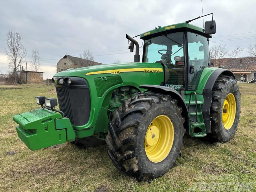 John Deere 8220 Tractores