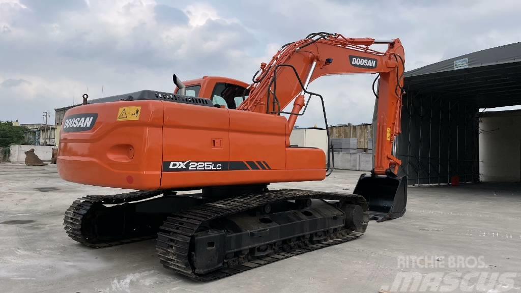 Doosan DX 225 Excavadoras sobre orugas