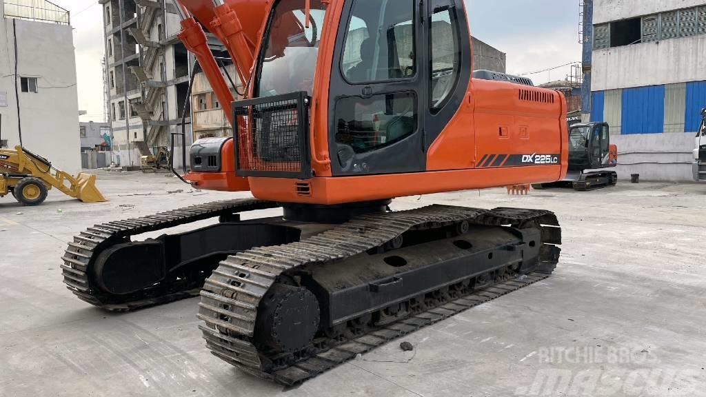 Doosan DX 225 Excavadoras sobre orugas