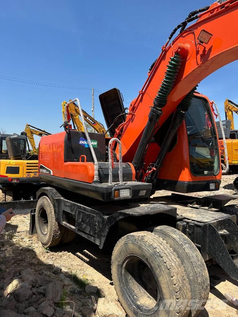 Doosan DX 150 Excavadoras de ruedas