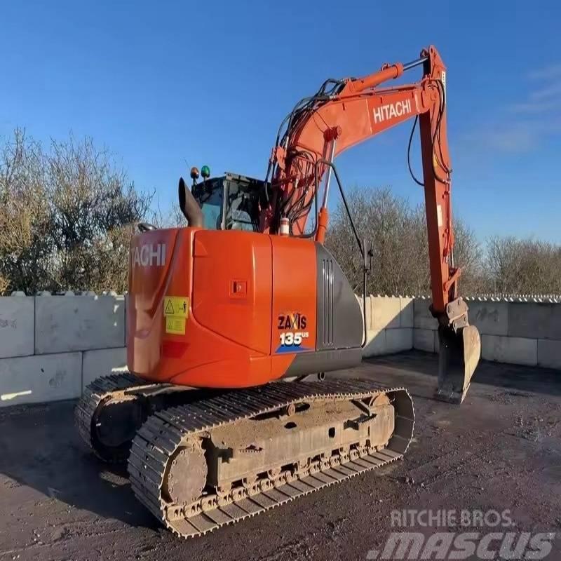 Hitachi ZX 135 Excavadoras sobre orugas