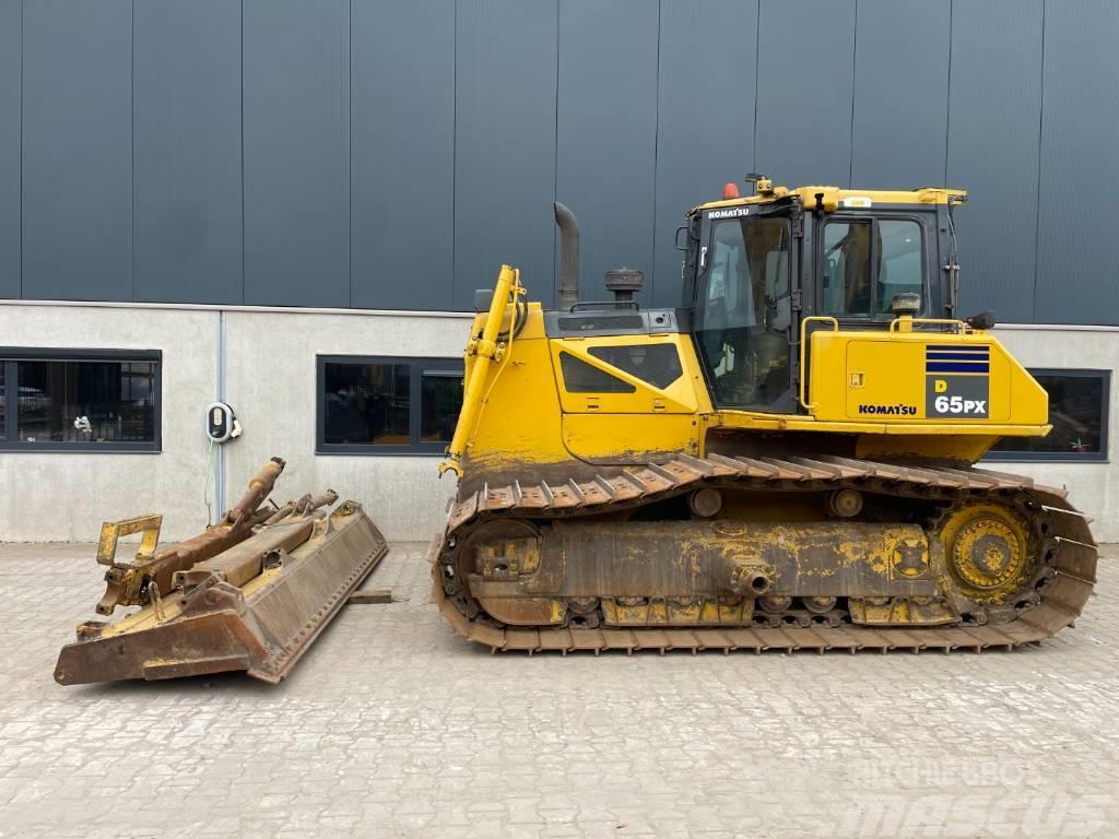 Komatsu D65PX-17 Buldozer sobre oruga