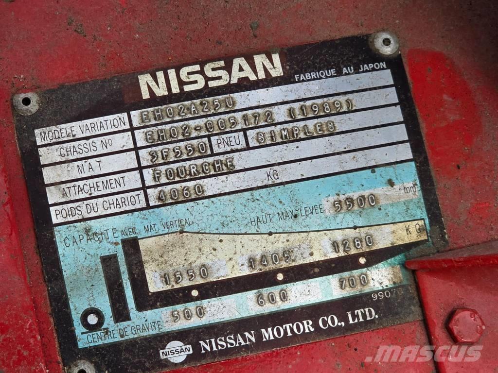 Nissan EH02A250U Camiones diesel