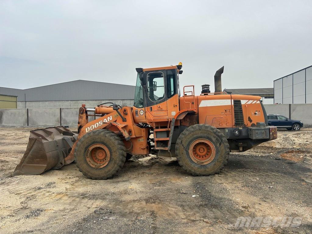 Doosan DL 300 Cargadoras sobre ruedas