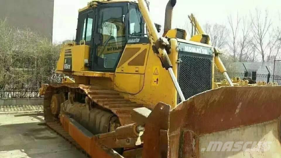 Komatsu d65ex-16 Buldozer sobre oruga