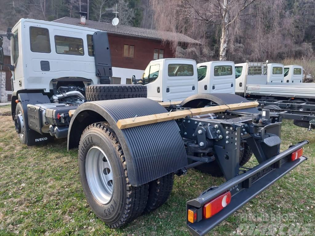 Iveco Eurocargo 180E32K Camiones con caja de remolque