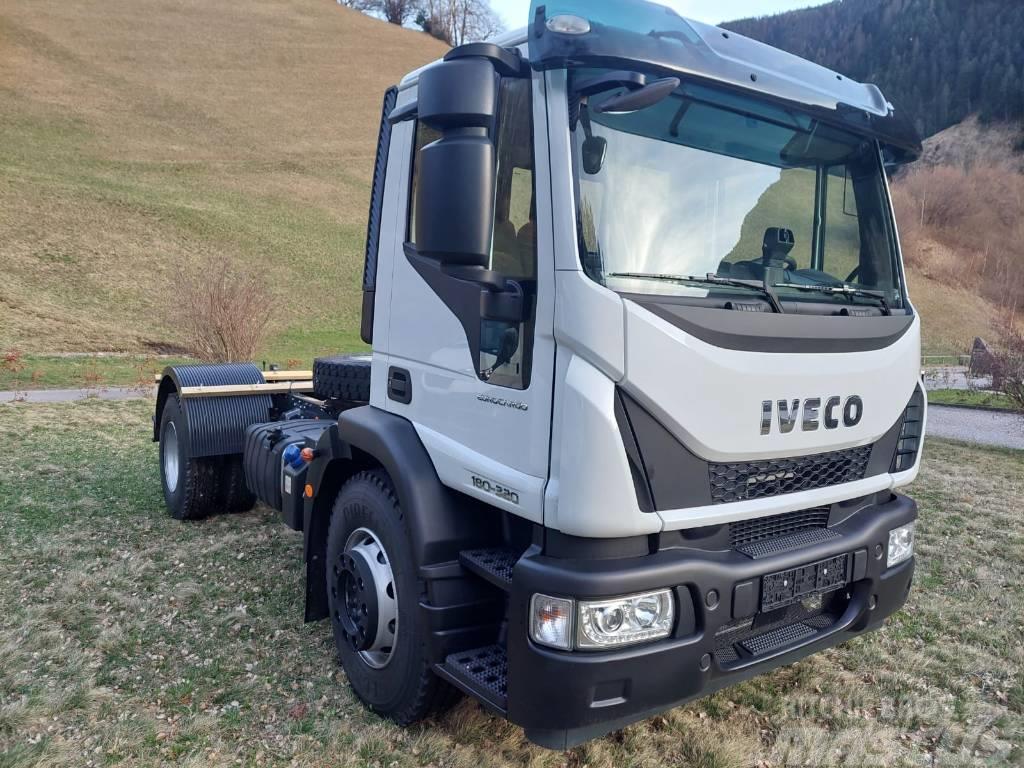 Iveco Eurocargo 180E32K Camiones con caja de remolque