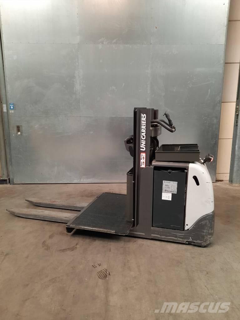 UniCarriers 100SV110EPL Montacargas recogepedidos de baja altura