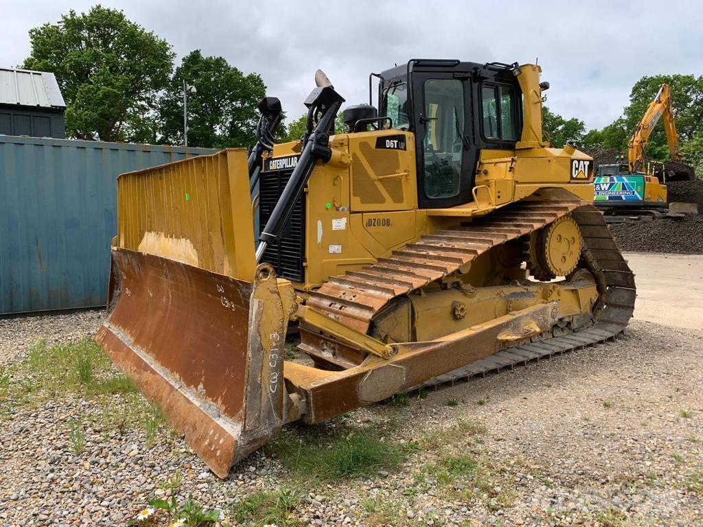 CAT D6T LGP Buldozer sobre oruga