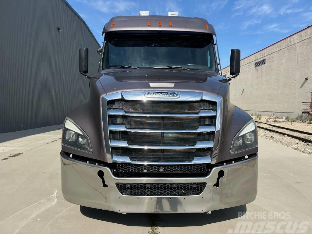 Freightliner Cascadia 126 Camiones con chasís y cabina