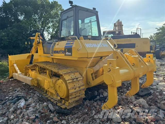 Komatsu D 85 Buldozer sobre oruga