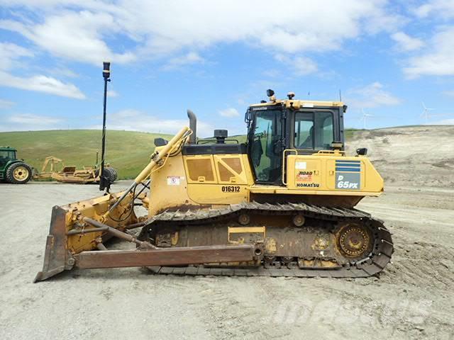 Komatsu D65PX-18 Buldozer sobre oruga