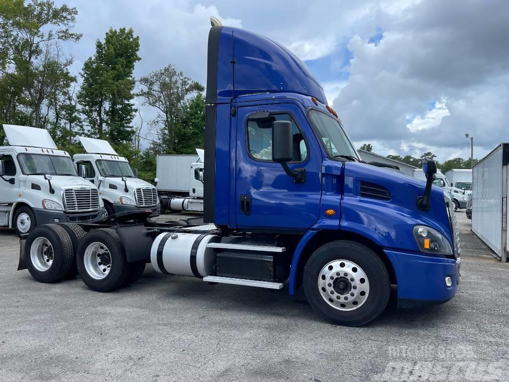 Freightliner Cascadia 113 Camiones tractor