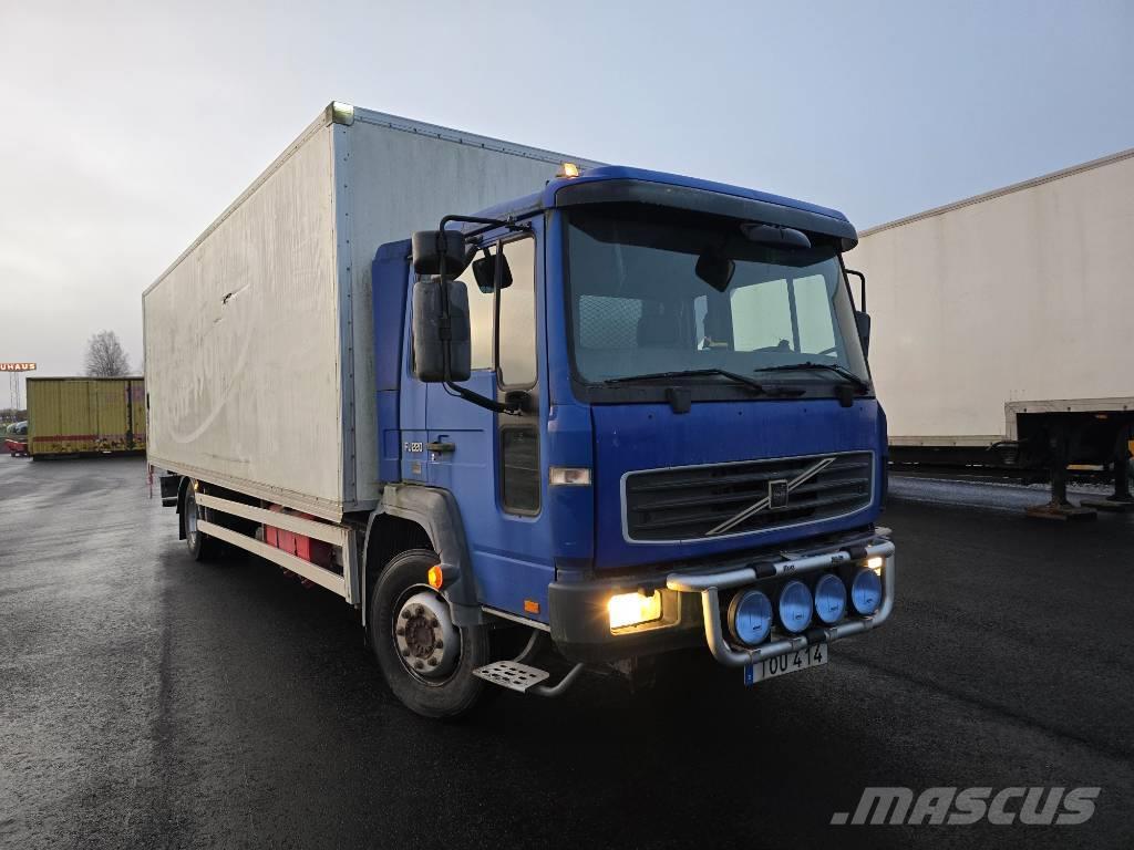 Volvo fl6 Camiones con caja de remolque