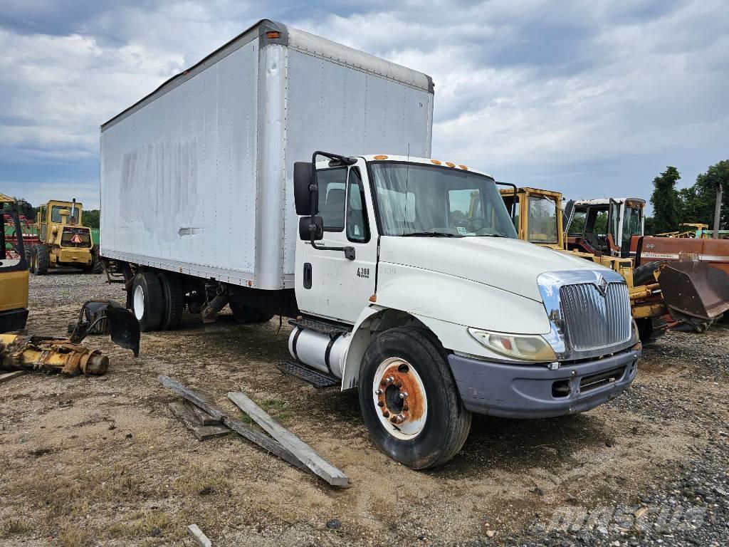 International DuraStar 4300 Camiones con caja de remolque