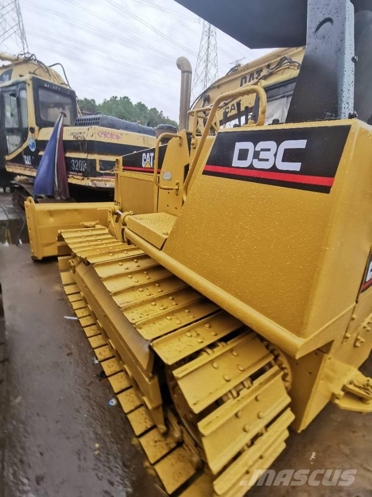 CAT D3C Buldozer sobre oruga