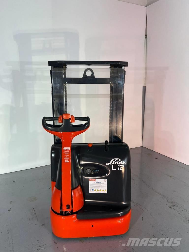 Linde L12 Apiladoras eléctricos