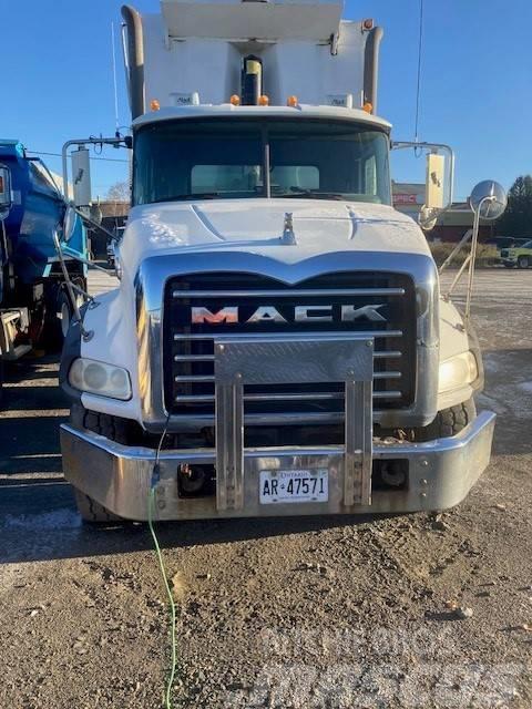 Mack GU813 Bañeras basculantes usadas