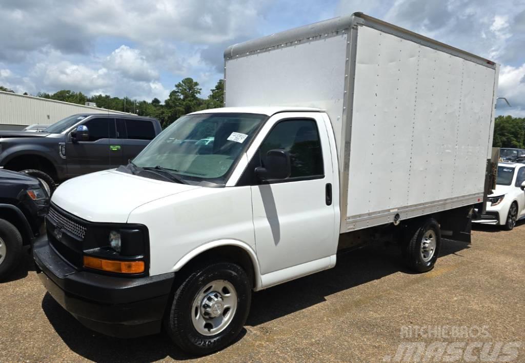 Chevrolet Express 3500 Camiones con caja de remolque