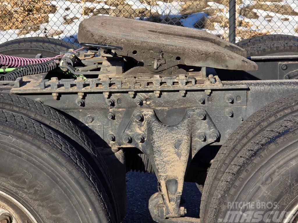 International LT Sleeper Camiones tractor