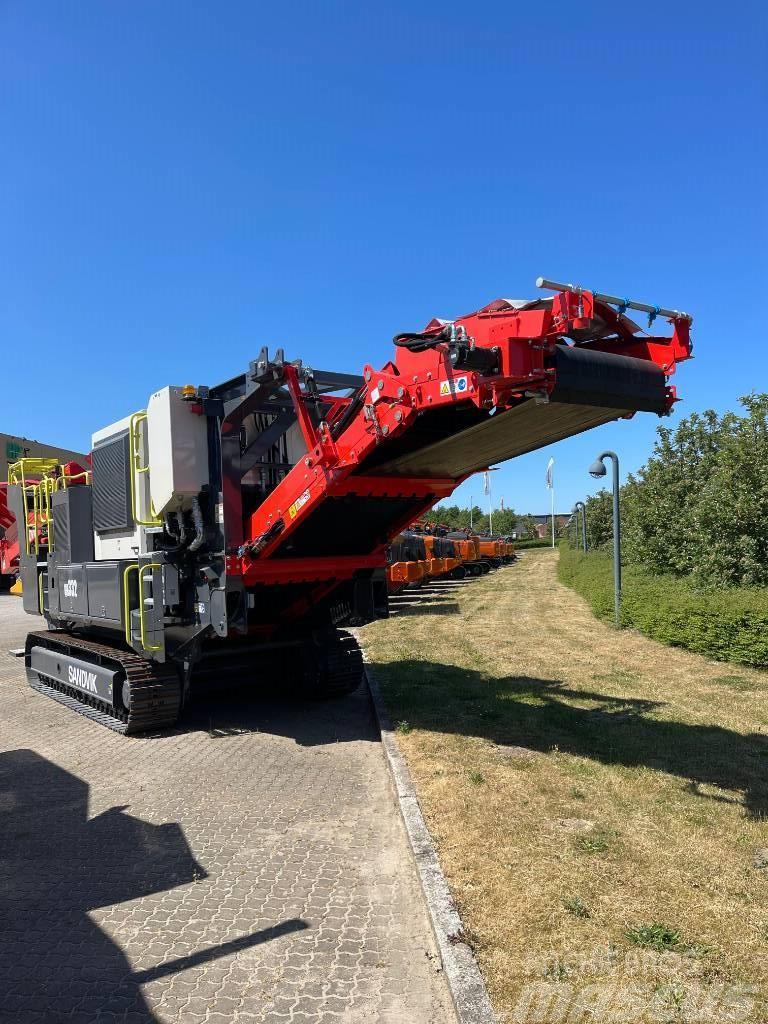 Sandvik QH 332 Trituradoras móviles