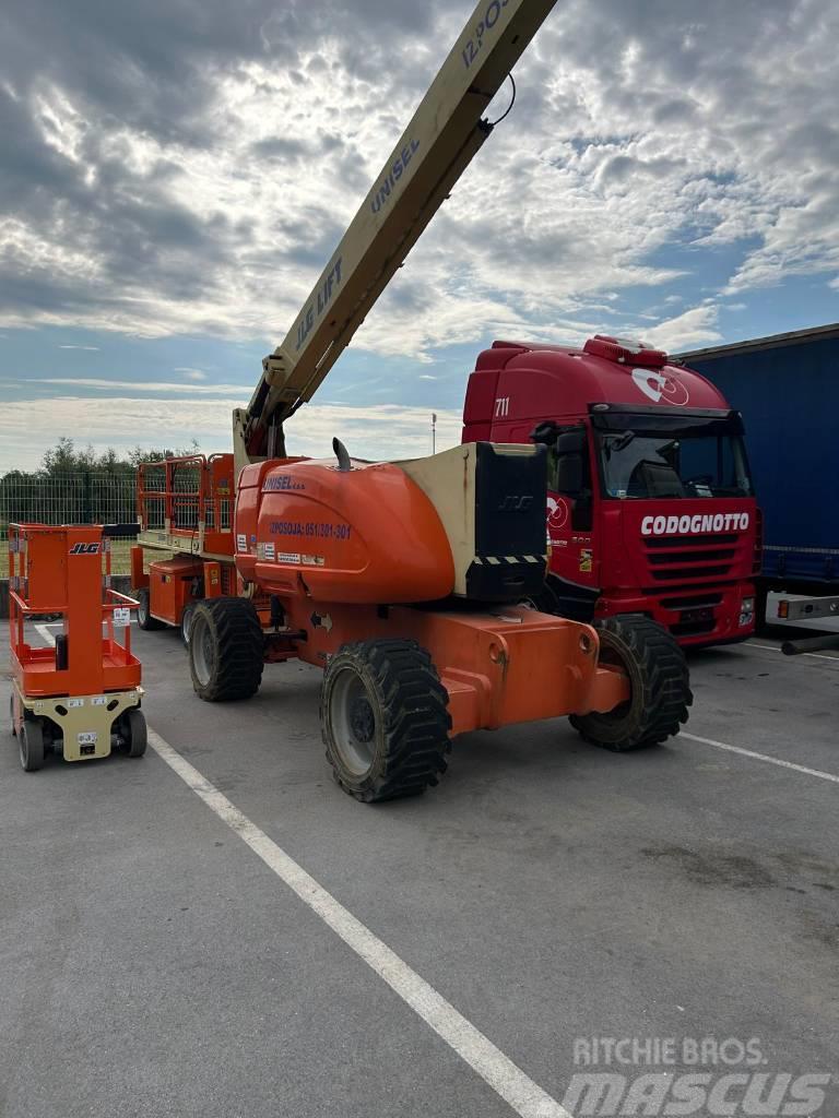 JLG 800 AJ Plataformas con brazo de elevación manual