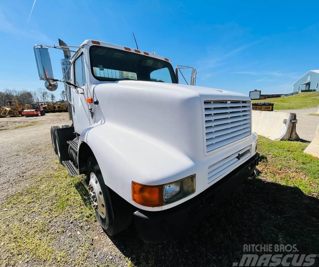 International 8200 Camiones tractor