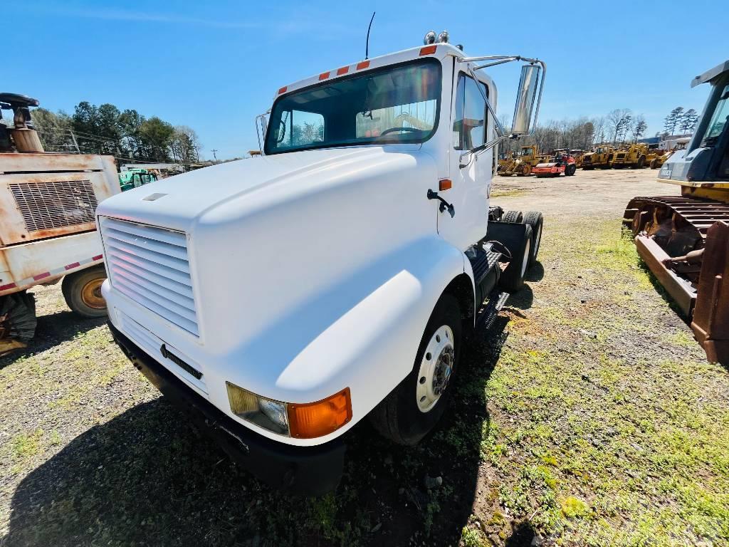 International 8200 Camiones tractor