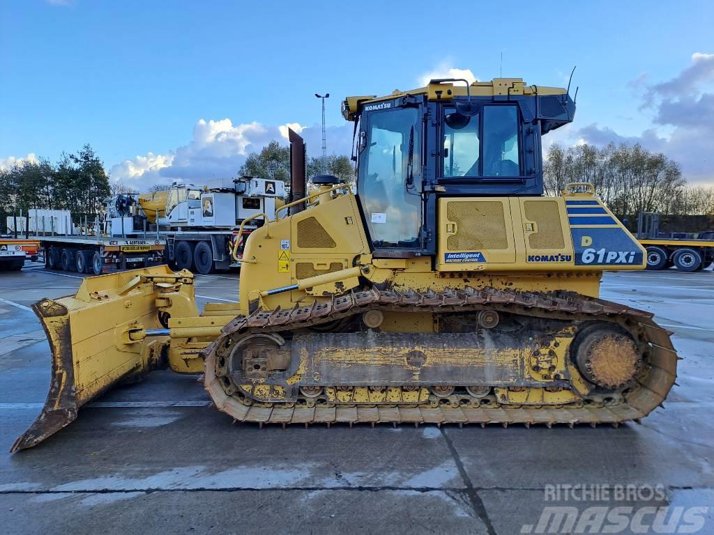 Komatsu D61PXI-24 Buldozer sobre oruga