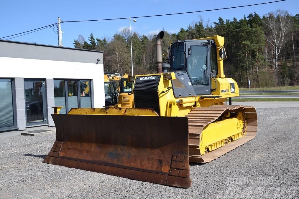 Komatsu D 61 Buldozer sobre oruga