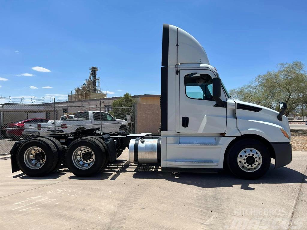 Freightliner CASCADIA 126 Camiones tractor