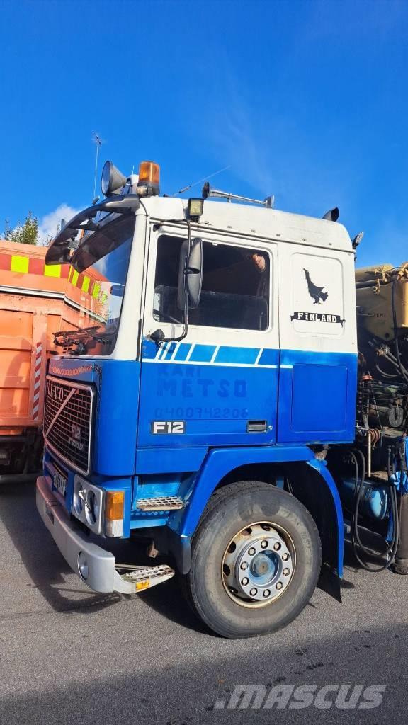 Volvo F 12 Camiones grúa