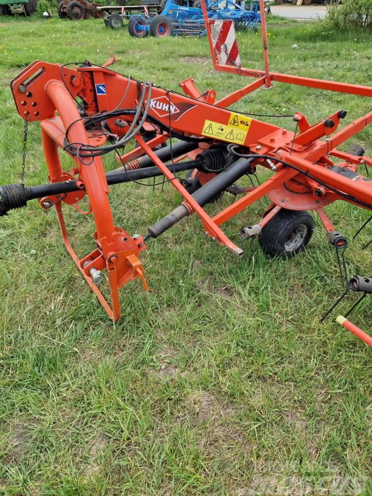 Kuhn GF 8702 Rastrilladoras y rastrilladoras giratorias