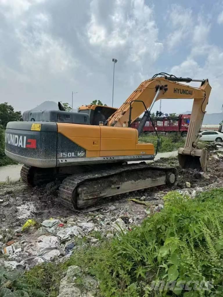 Hyundai 350L VS Excavadoras sobre orugas