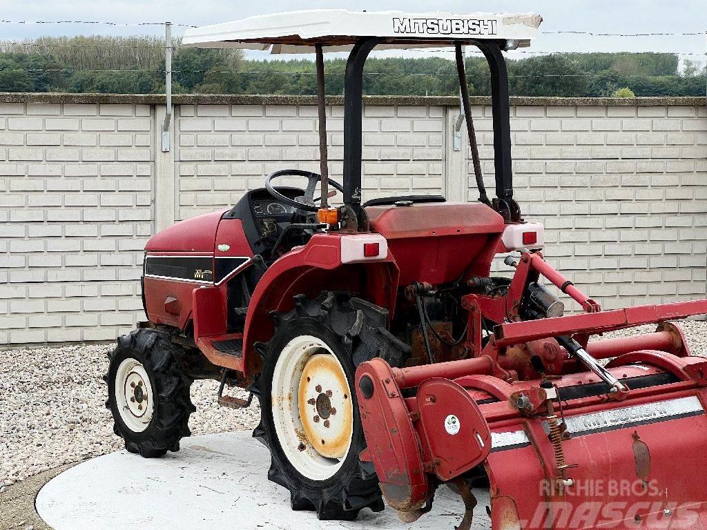 Mitsubishi MT165 Tractores