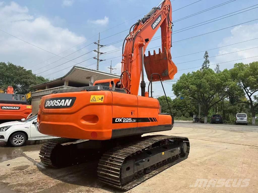 Doosan DX225LC-9C Excavadoras sobre orugas