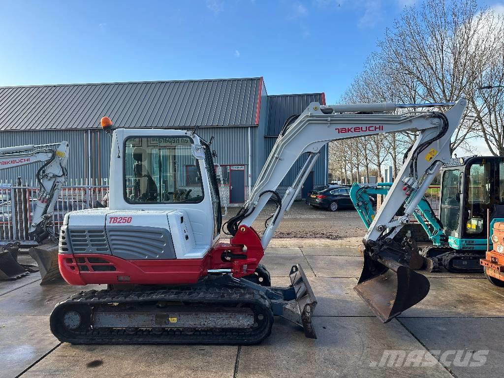 Takeuchi TB 250 Miniexcavadoras