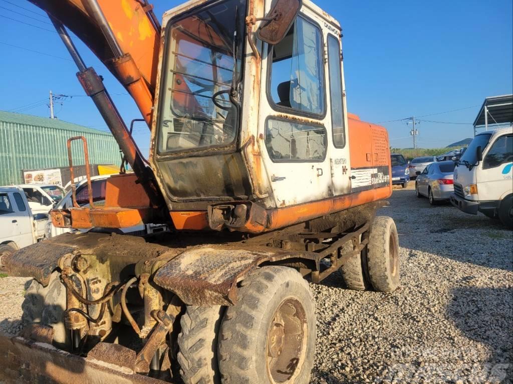 Hyundai ROBEX 1300W Excavadoras de ruedas